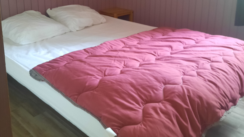 Bedroom with double bed chalet 4 to 6 persons