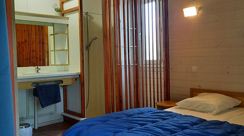 Bedroom with double bed chalet 6 to 8 persons