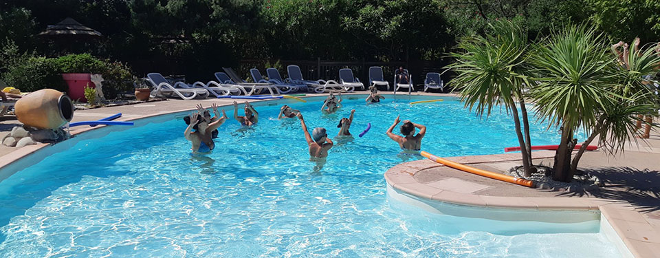 The holiday gîte village's two pools in Hérault 