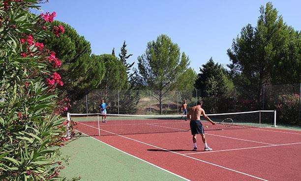 Terrain de tennis