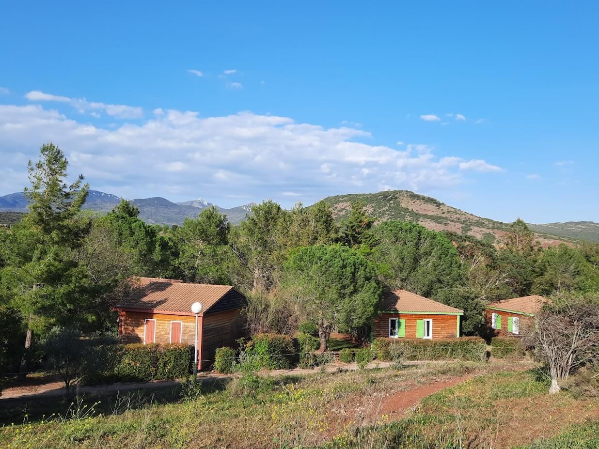 Vue aérienne de la résidence de tourisme le relais du Salagou dans l'Hérault