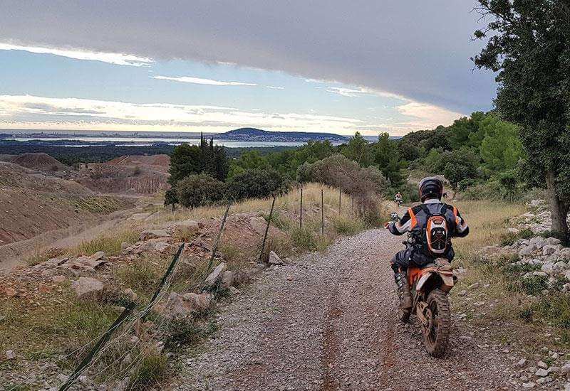 Motorbike trecking around Lake Salagou