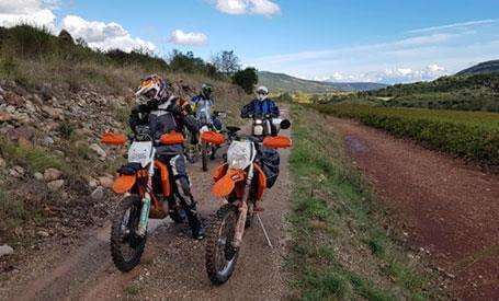 Randonnée à motos autour du Salagou