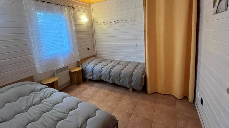 Bedroom with single beds Cchalet PRM Lavande